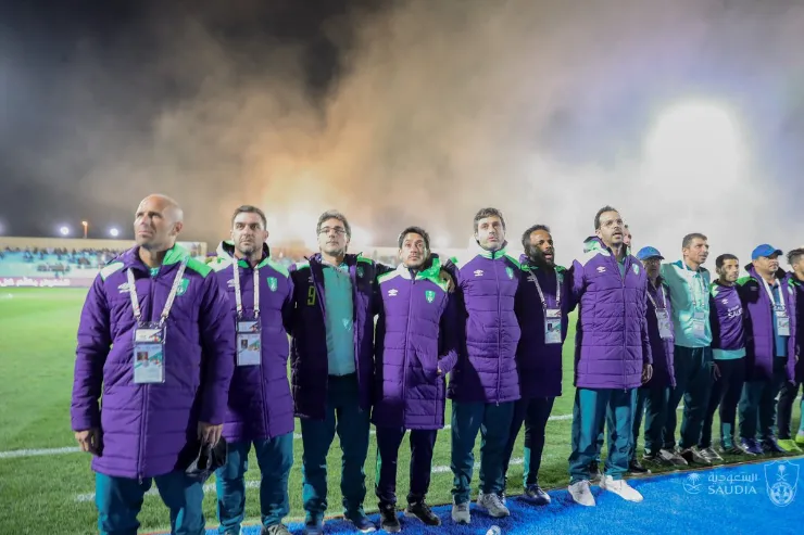 Pablo Guedejunto a su cuerpo técnico