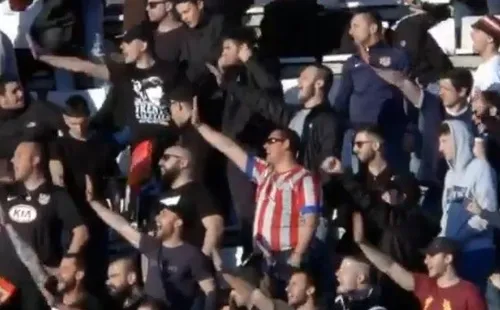 Ultras del Atlético haciendo saludo nazi