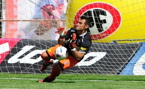 Justo Villar atajó un penal a HansSalinas