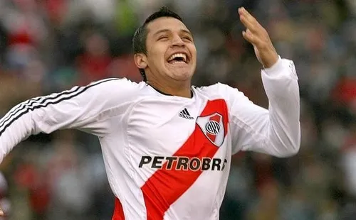 Primer título en el extranjero para Alexis