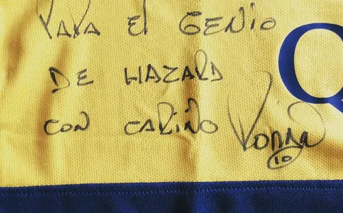 “Para el genio de Hazard, con cariño”