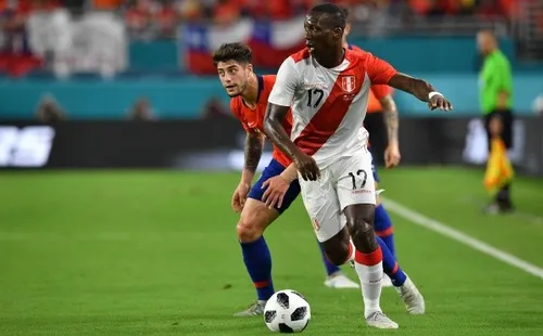 Luis Advíncula en amistoso frente a Chile