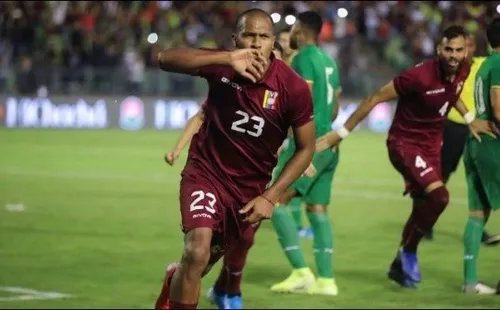 Rondón marcó un golazo de chilena