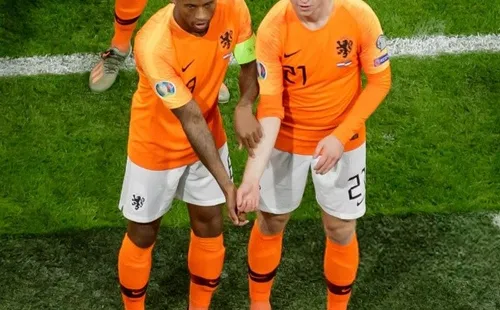 Festejo deWijnaldum y De Jong