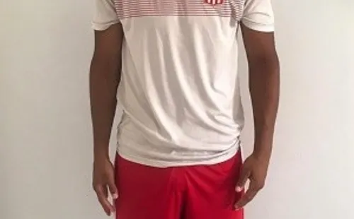 El jugador con indumentaria de Estudiantes.