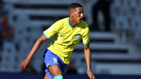 Robert Renan recibió ataques tras ser expulsado durante la victoria de 4-1 sobre Túnez.