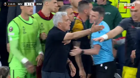 Mourinho furioso en la final de la Europa League.