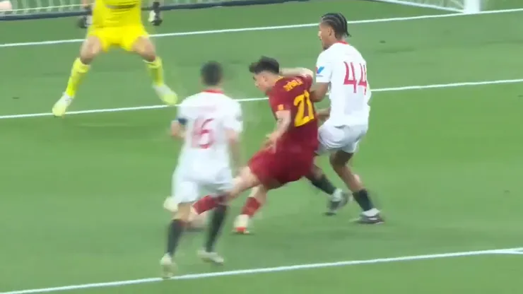 Paulo Dybala anotó el gol que le da el triunfo a la Roma contra Sevilla en al final de Europa League. Foto: ESPN.