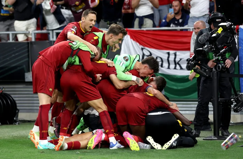 Roma vence por la cuenta mínima al Sevilla gracias al gol de Paulo Dybala, que les está dando la Europa League. Foto: Getty Images