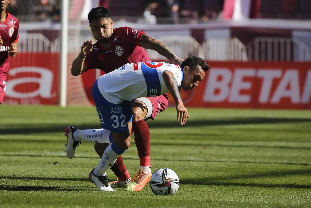Fabián Orellana en acción frente a Deportes La Serena. (Jonnathan Oyarzún/Photosport).