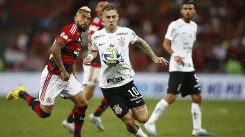 Arturo Vidal podría tener una nueva competencia en el mediocampo del Flamengo. Y hay un ex UC que es clave en el traspaso.