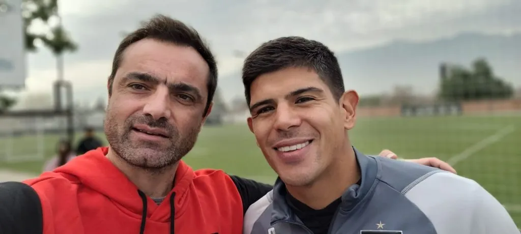 Jean Pierre Rousseau junto a Esteban Pavez, el capitán de Colo Colo.