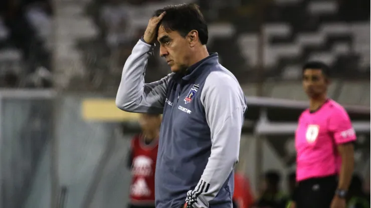 Gustavo Quinteros puede estar viviendo sus últimos días en Colo Colo.