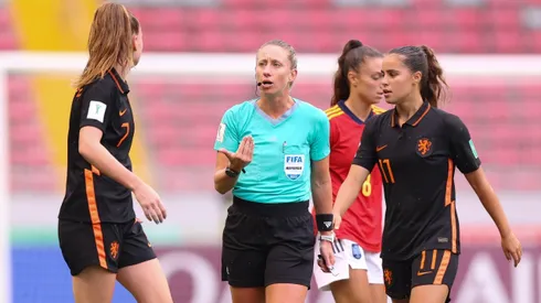 Tori Penso dirigiendo en el Mundial Femenino Sub 20 de Costa Rica en 2022.