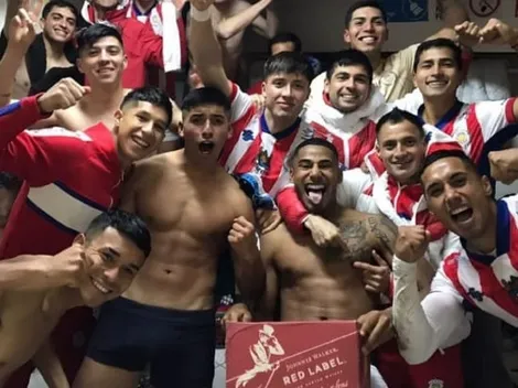 Pájaro Valdés festeja triunfo de su equipo con una caja de whisky