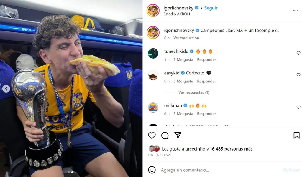 Igor Lichnovsky celebrando con tocomple el título