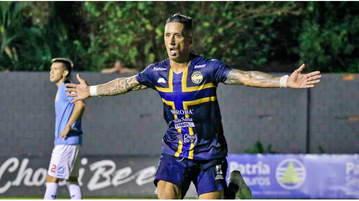 Lucas Barrios lleva cuatro goles en Paraguay tras volver del retiro.