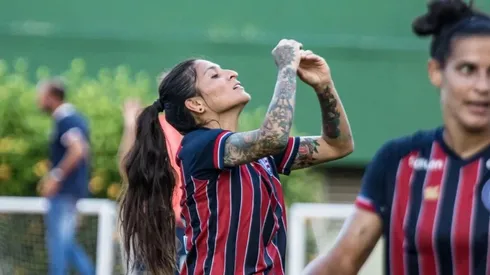 El golazo de Yenny Acuña en la derrota de Bahía en Brasil