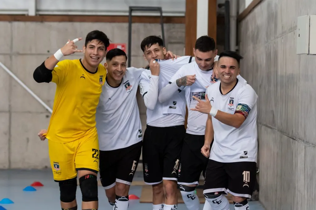 La celebración alba ante los azules. Foto: CSD Colo Colo.