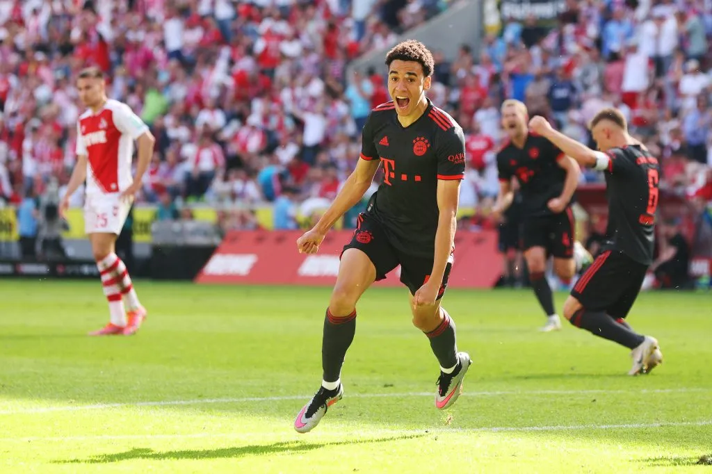 Así festejó Jamal Musiala el gol que hizo al Bayern Múnich campeón de la Bundesliga. (Alexander Hassenstein/Getty Images)