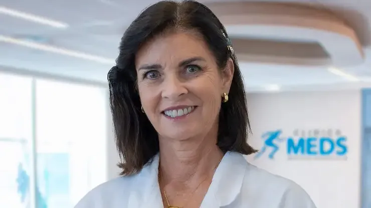 María Luisa Pérez-Cotapos trabaja como dermatóloga en Medico y la Clínica Meds.