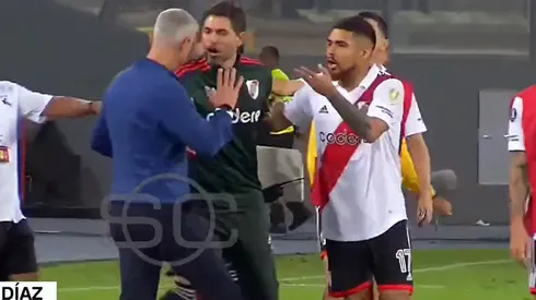 Paulo Díaz y el DT de Sporting Cristal: casi termina en pelea.