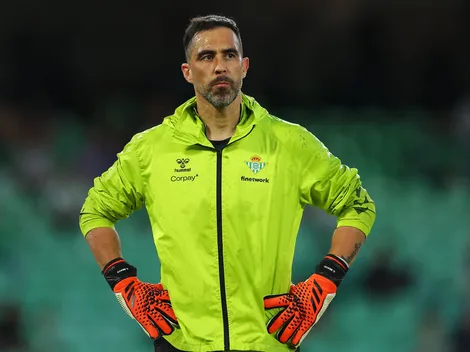 Claudio Bravo se abre a jugar en la U y la Católica