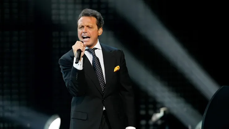LAS VEGAS - SEPTEMBER 15: Singer Luis Miguel performs during the first of four sold-out shows at The Colosseum at Caesars Palace September 15, 2010 in Las Vegas, Nevada. Miguel released a self-titled studio album on September 14. (Photo by Ethan Miller/Getty Images)