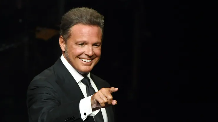 LAS VEGAS, NEVADA - SEPTEMBER 12: Singer Luis Miguel performs on the first night of his four-date limited engagement at The Colosseum at Caesars Palace on September 12, 2019 in Las Vegas, Nevada. (Photo by Ethan Miller/Getty Images)