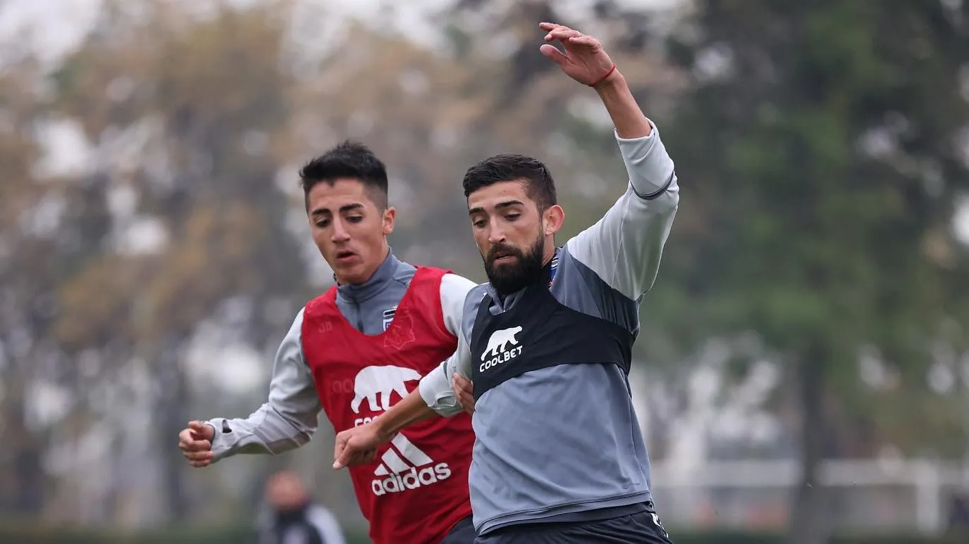 Emiliano Amor se entrenó con sus compañeros haciendo fútbol y se acerca a su esperado regreso a las canchas. Foto: Comunicaciones Colo Colo.