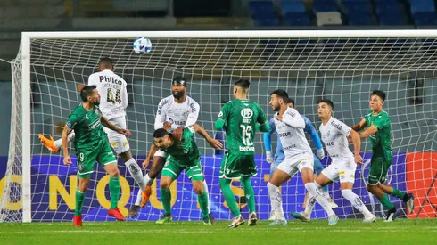 Santos acusó ataques racistas por parte de la fanaticada de Audax Italiano.