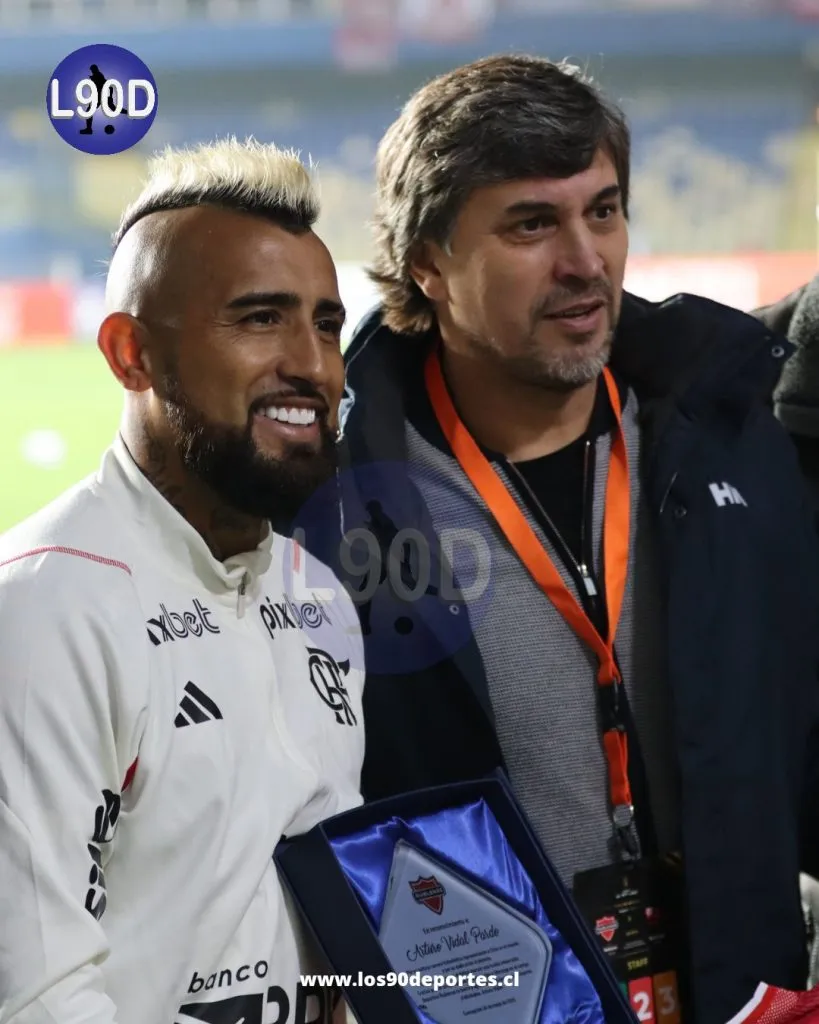 Así fue el homenaje de Ñublense a Arturo Vidal en Concepción. Foto: Twitter @los90deportes.