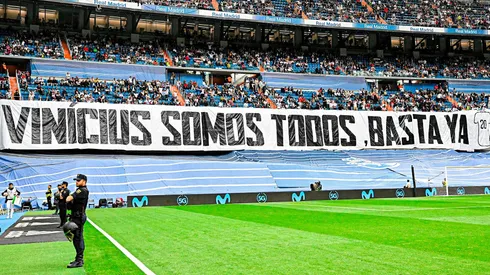 Este fue el lienzo que los hinchas del Real Madrid dedicaron a Vinícius tras los actos racistas en su contra. Foto: Comunicaciones Real Madrid.