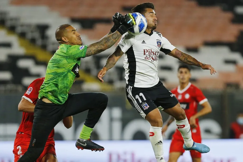 Ignacio Arce en acción por Unión La Calera. El arquero argentino fue detenido por violencia de género en contra de su pareja. (Marcelo Hernández/Photosport)