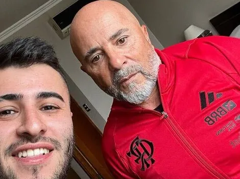 Jorge Sampaoli se relaja en la barbería en Concepción