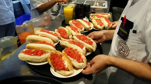 ¿Cuáles son los mejores locales para comer en el Día del Completo?