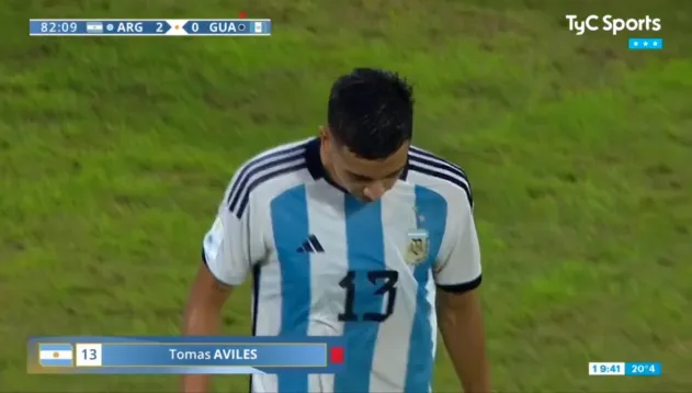 Tomás Avilés sale expulsado del partido que Argentina le ganó a Guatemala en el Mundial Sub 20. (Captura TyC Sports).