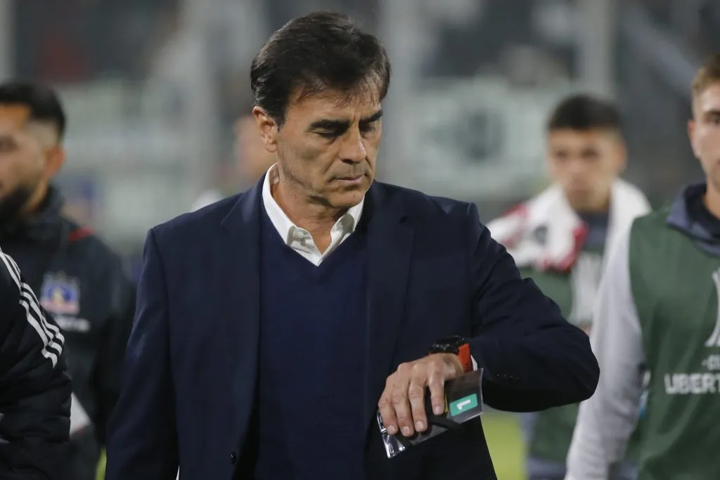 Gustavo Quinteros en el partido que Colo Colo le ganó a Monagas por 1-0 en el Monumental. En Venezuela igualaron 1-1. (Jonnathan Oyarzun/Photosport