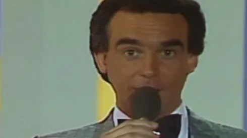 César Antonio Santis.