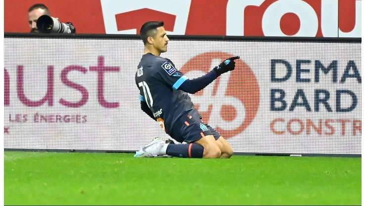 Alexis celebra uno de sus goles con el Marsella