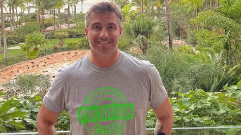 El comentarista deportivo reapareció en redes sociales.