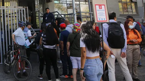 Largas filas en el Registro Civil