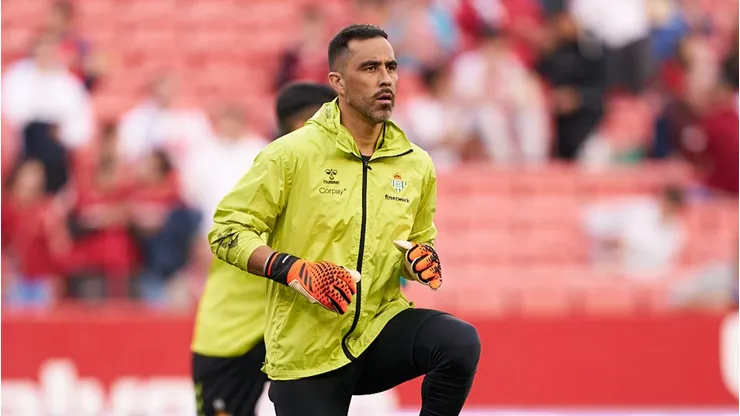 Claudio Bravo fue figura ante Sevilla en el derby
