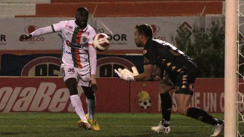 Cobresal empata con Unión Española, pero alcanza a Huachipato en lo más alto.