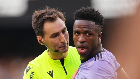 Vinícius Junior terminó expulsado en la visita al Valencia.