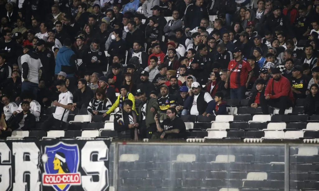 Colo Colo recibió on 20 mil hinchas a Boca Juniors y las medidas de seguridad llevaron a Conmebol a decir que el estadio parece una cárcel | Photosport