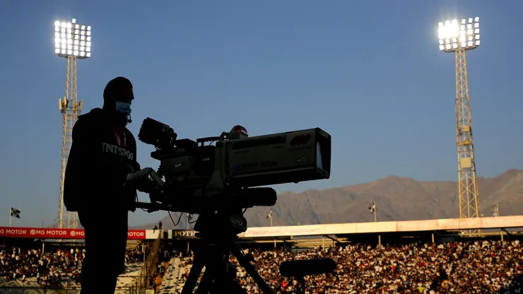 Canal 13 transmite un partido por fecha.