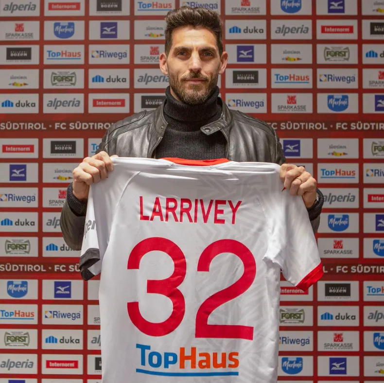 Joaquín Larrivey en el Südtirol de Italia. (Captura).