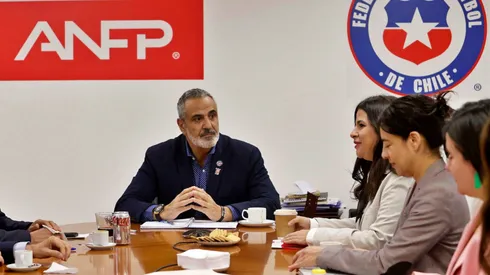 Pablo Milad en una reunión de hace algunas semanas con la propia ministra Orellana.