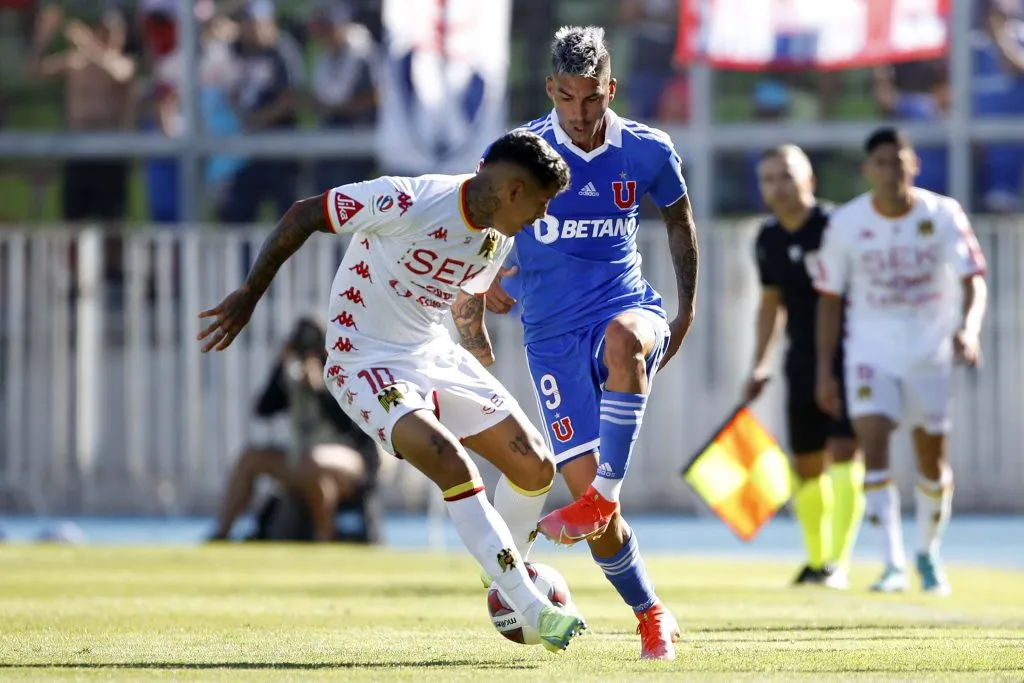 Rodrigo Piñeiro en un duelo entre Universidad de Chile y Unión Española. (Andrés Piña/Photosport).